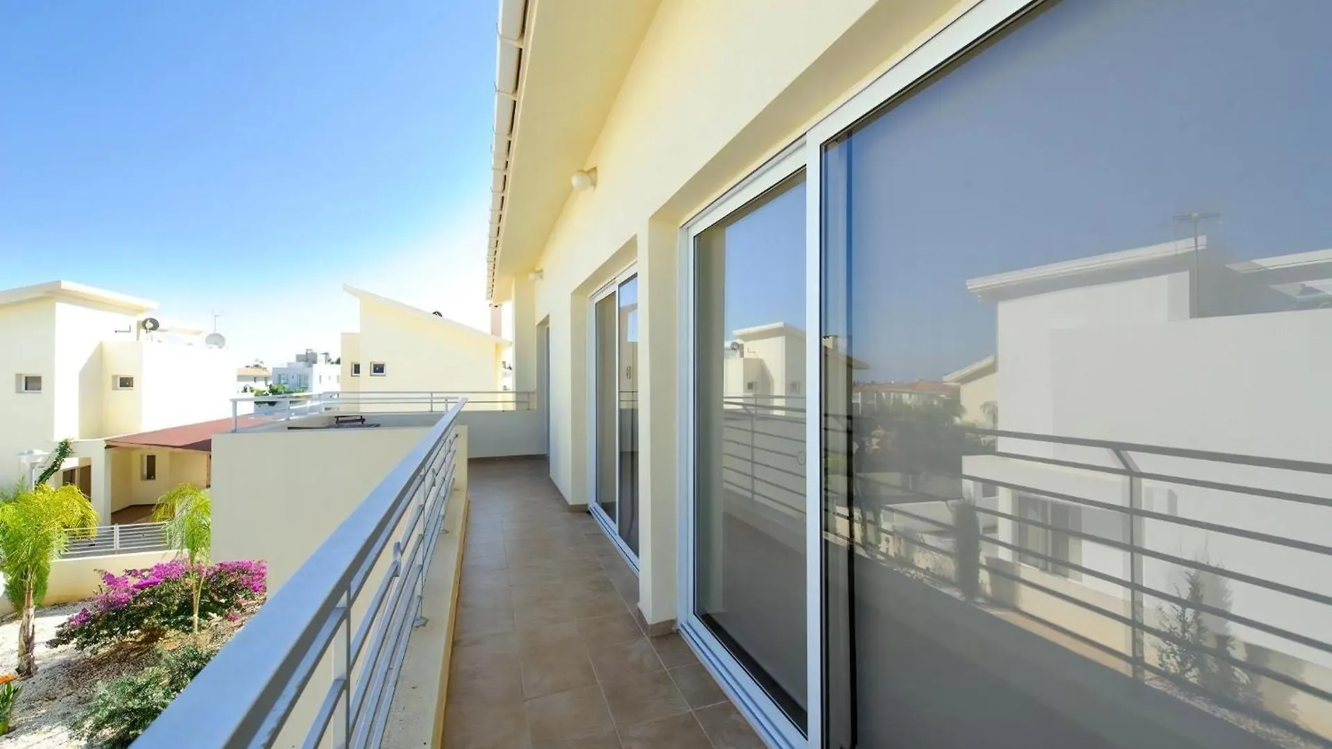 Villa Dafnis Helios - Lovely 3 Bedroom Protaras Villa With Pool - Close To Fig Tree Bay Beach Cyprus