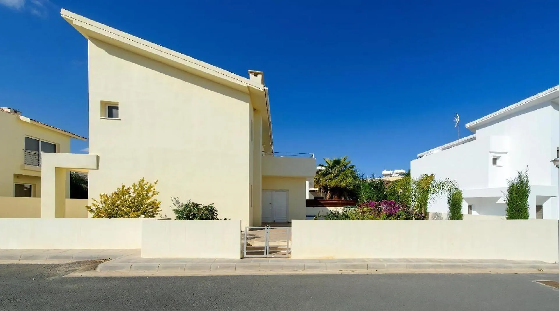 Villa Dafnis Helios - Lovely 3 Bedroom Protaras Villa With Pool - Close To Fig Tree Bay Beach